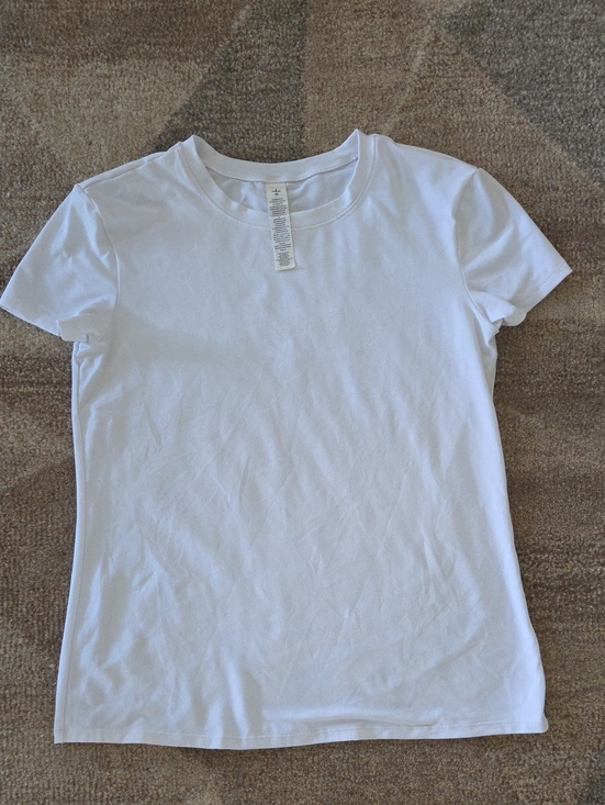 ALO Yoga Tops - ALO Yoga White Short Sleeve Crewneck Tee